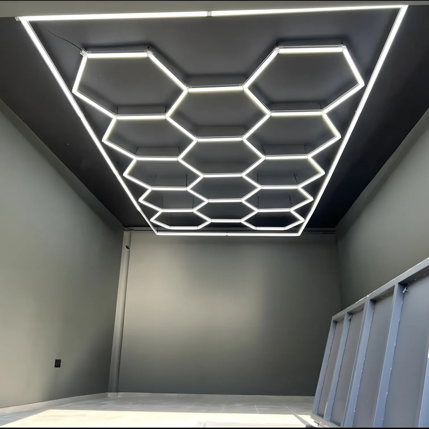 Trendy Hexagon LED Ceiling Lights &ndash; 30-Tube Customizable Lighting Kit